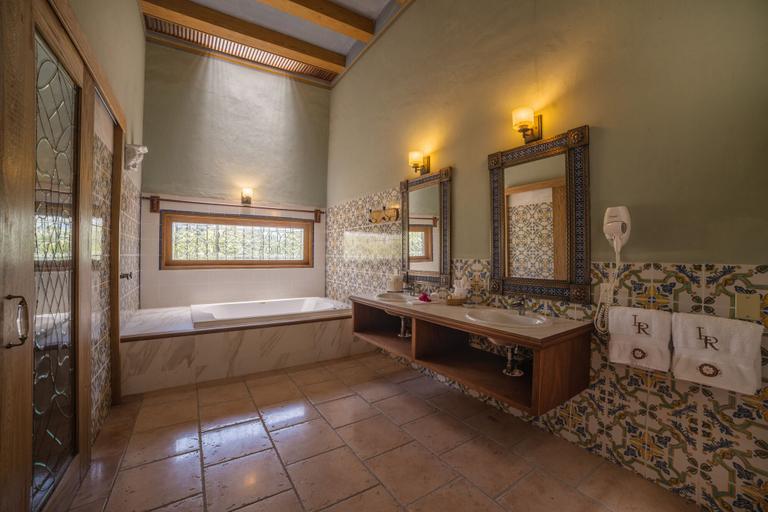 Bathroom 4, Hacienda Labor de Rivera Hotel Boutique, Teuchitlán