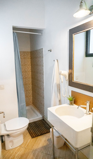 Bathroom 4, La Banda Rooftop Hostel, Sevilla