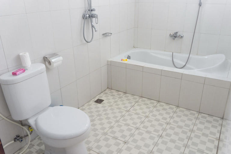 Bathroom 4, Eka Bali Guest House, Gianyar