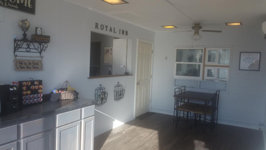 Others 5, Royal Inn, Natrona