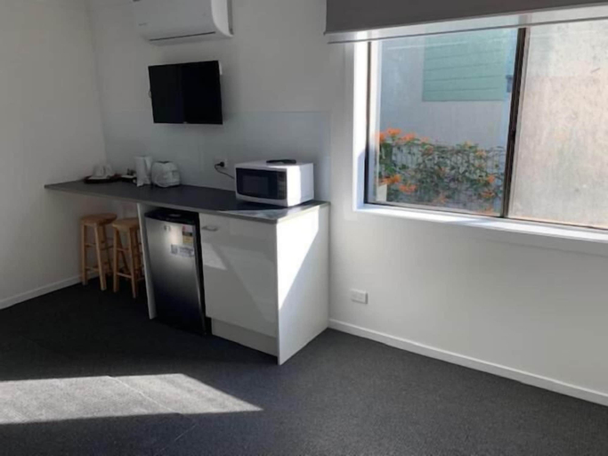 Others 4, Huskisson Beach Resort, Shoalhaven - Pt B