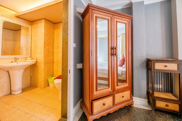 Bathroom 5, The Train Resort, Pattaya