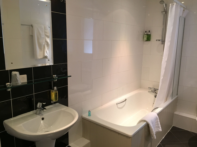 Bathroom 4, Crown Hotel Harrogate, North Yorkshire