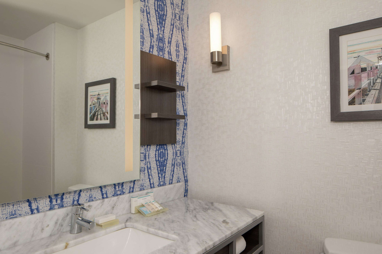 Bathroom 4, Hilton Garden Inn Freeport Downtown, Cumberland