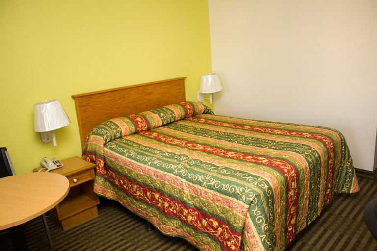 Bedroom 3, King's Rest Motel, Santa Clara