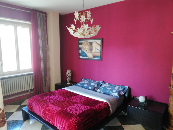 Bedroom 4, Casa con giardino, Torino