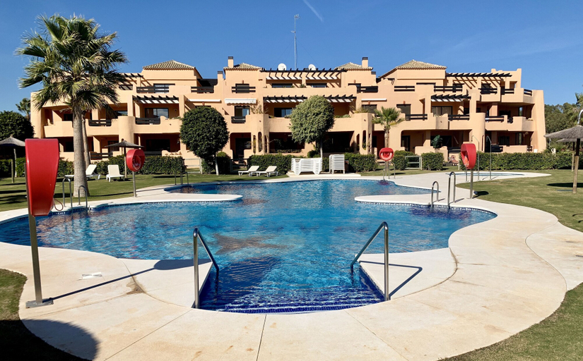 Sport & Beauty 4, Casares Beach Golf Apartment With Private Garden and Pool Access, Málaga