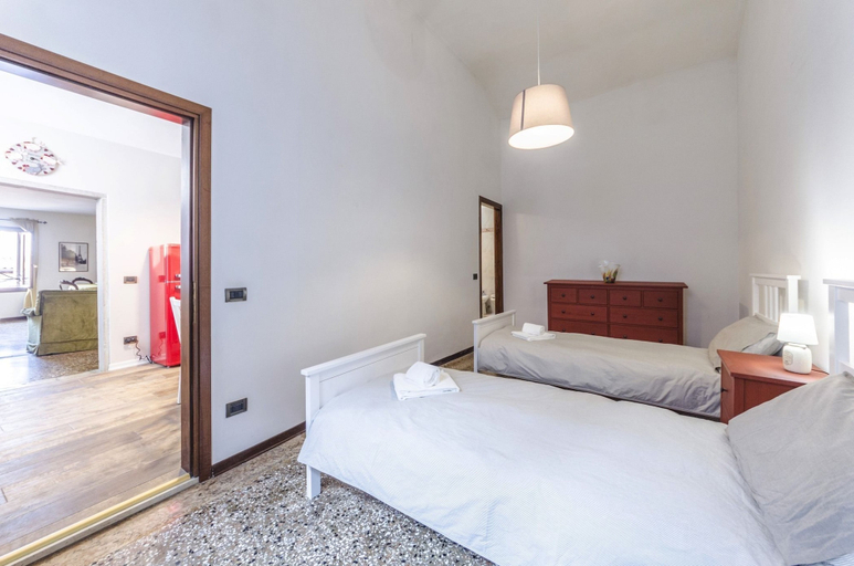 Others 3, Maurizio House, Venezia