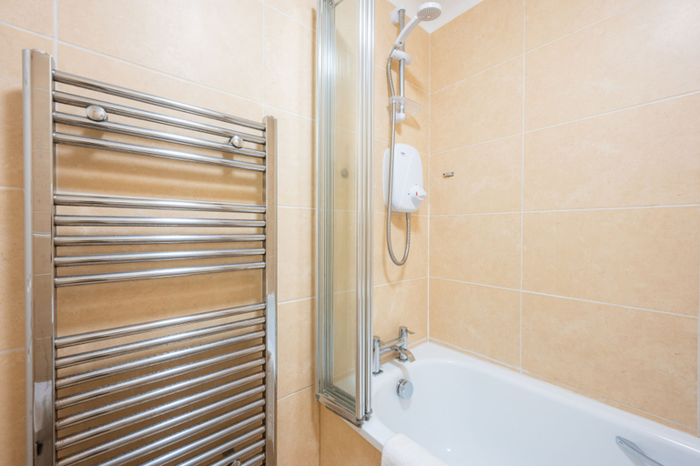 Bathroom 3, Llansannor Drive by Tŷ SA - Free Parking, Cardiff