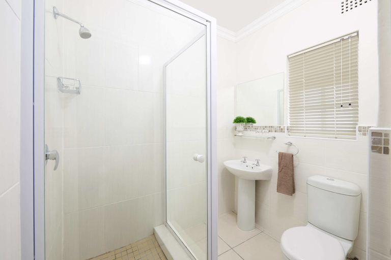 Bathroom 3, Outeniqua Inn, Eden