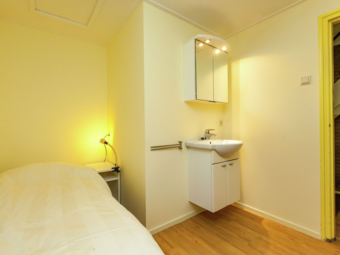 Bedroom 3, Holiday Home in Dishoek near Beach & Dunes, Veere