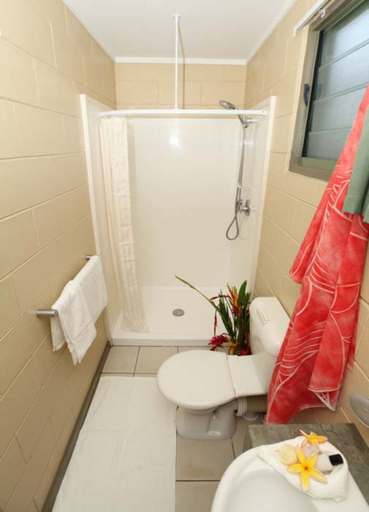 Bathroom 4, Le Alaimoana Hotel, Vaimauga West