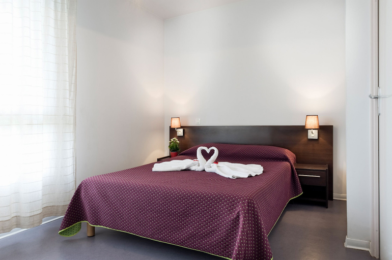 Bedroom 5, Residhotel les Hauts d'Andilly, Val-d'Oise