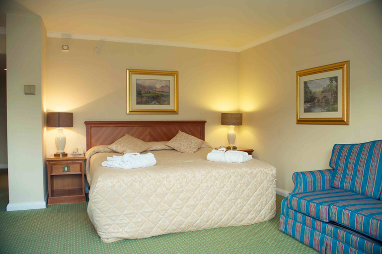 Bedroom 3, Mercure Sheffield Kenwood Hall & Spa, Sheffield