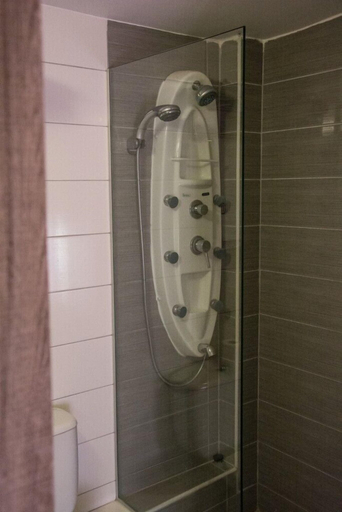 Bathroom 4, Marianna Hotel, East Macedonia and Thrace