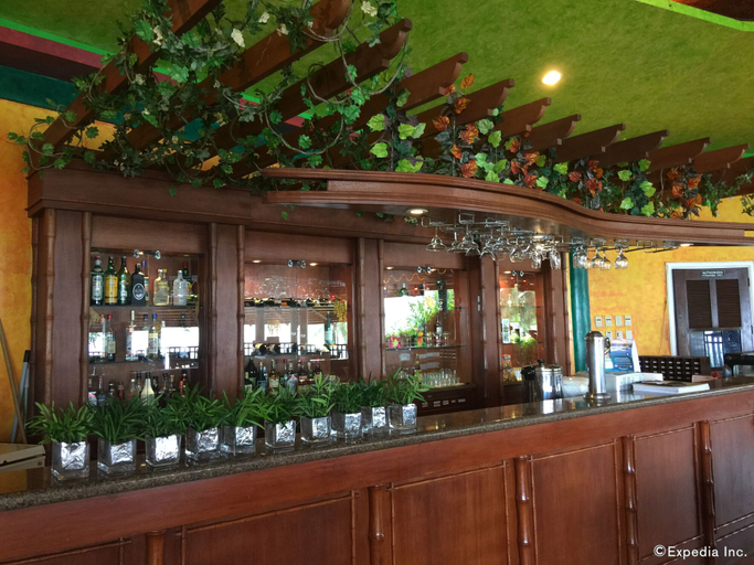 Food & Drinks 5, Flushing Meadows Resort and Playground, Dauis
