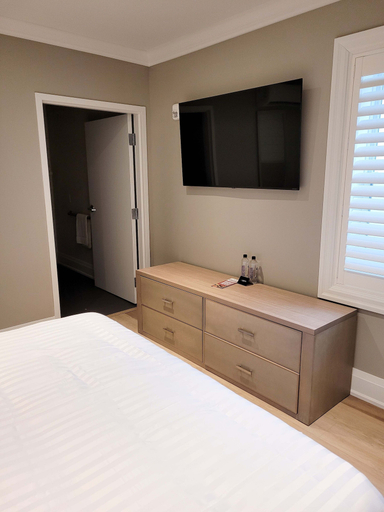 Bedroom 3, Colonial Hotel & Suites, Lambton
