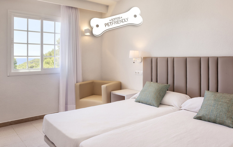 Bedroom 4, Hotel ILUNION Menorca, Baleares