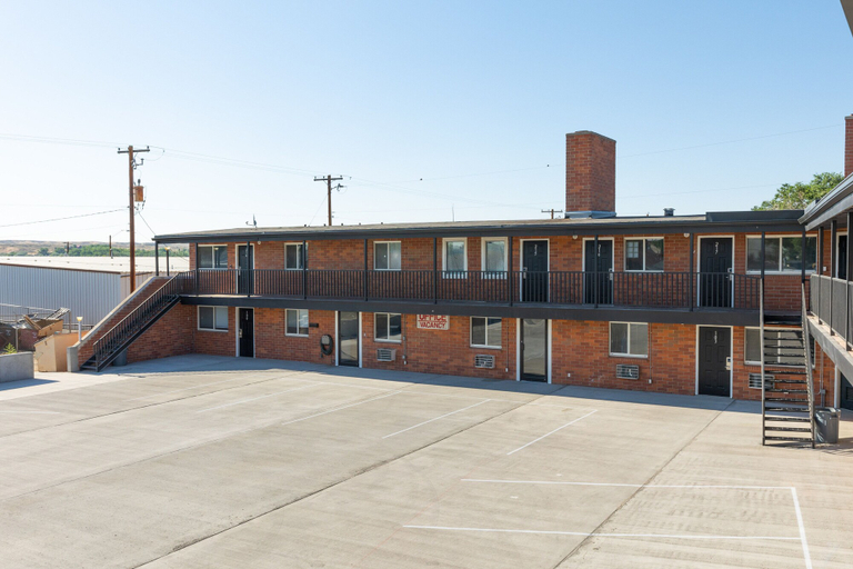 Exterior & Views 2, Econo Inn, Washakie