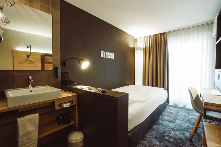 Bedroom 5, Baxter Hotel, Visp