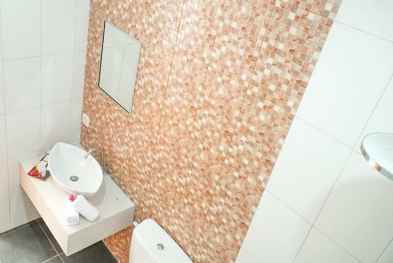 Bathroom 4, Seno Guesthouse & Cafe, Badung