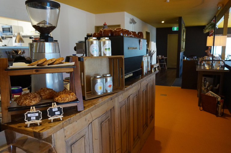 Food & Drinks 5, The Godley Hotel, Mackenzie