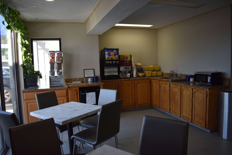 Food & Drinks 5, Days Inn by Wyndham Reidsville, Rockingham