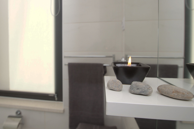 Bathroom 5, White Cloud Apartments, Korčula