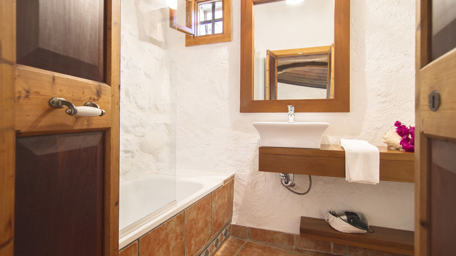 Bathroom 5, ES Sestadors, Baleares