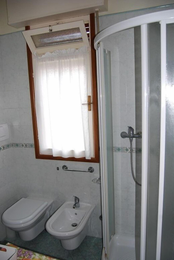 Bathroom 3, Villa Dilva, Venezia