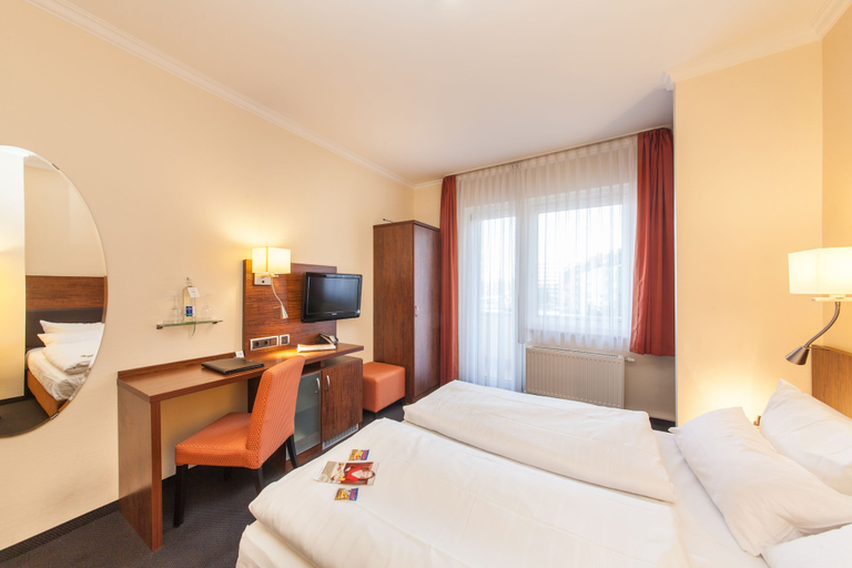 Bedroom 3, Hotel Flora Düsseldorf, Düsseldorf