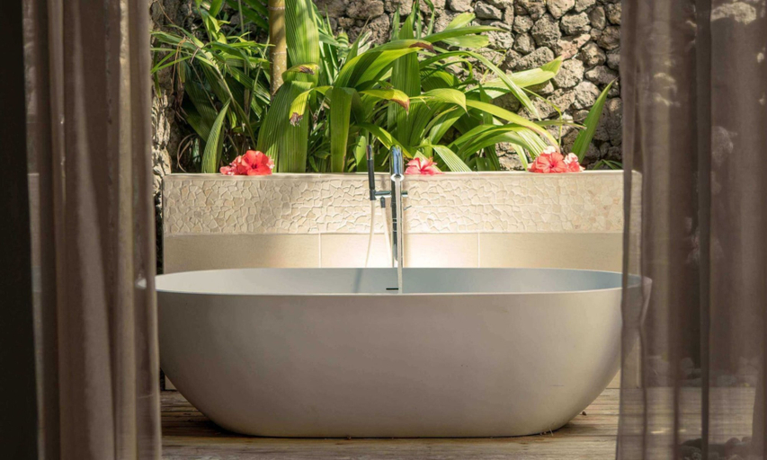 Bathroom 4, Raiwasa Grand Villa, Cakaudrove