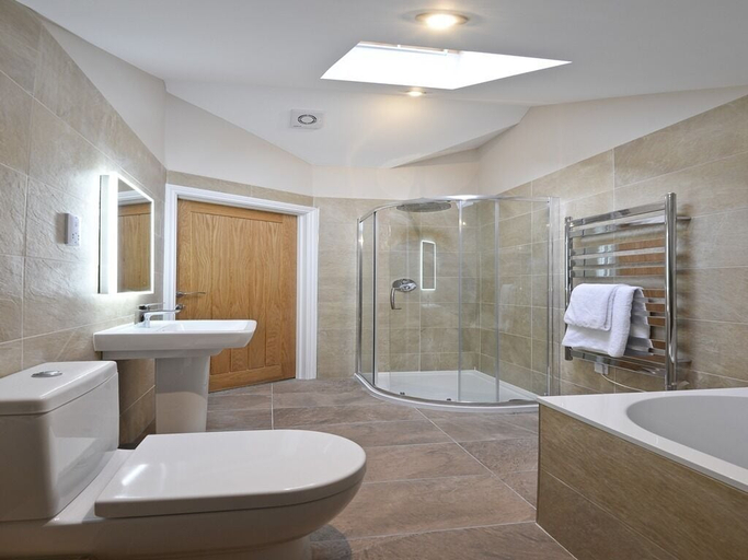 Bathroom 4, The 3 Millstones Inn, Lancashire