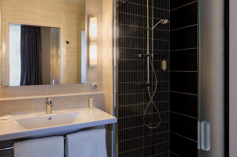 Bathroom 4, Best Western Plus Hôtel Richelieu, Haute-Vienne