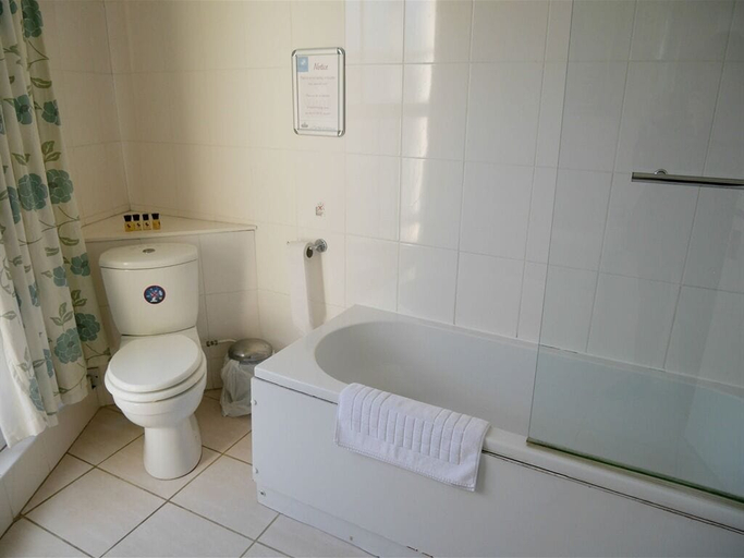 Bathroom 3, The White Hart Arkells Pub Group, Hampshire