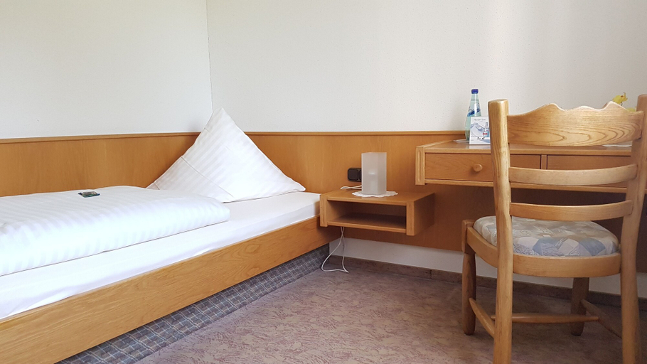 Bedroom 2, Hotel Burg Waldau, Bergstraße