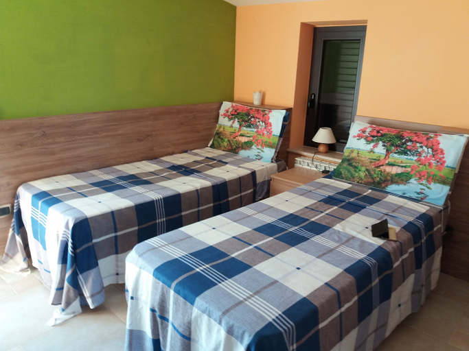 Bedroom 2, Villa Calendula, Bari