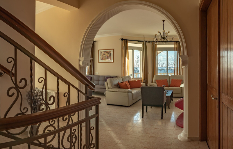 Others 5, Komissa Villa