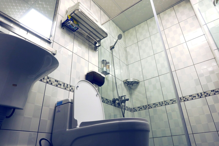 Bathroom 4, Lu-Kang Traveler Inns, Changhua