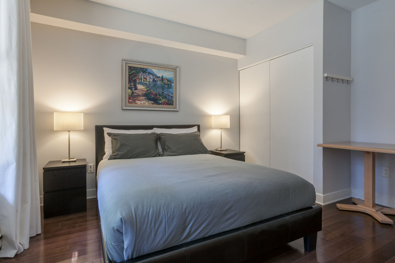 Bedroom 2, LMVR - The Bull, Montréal