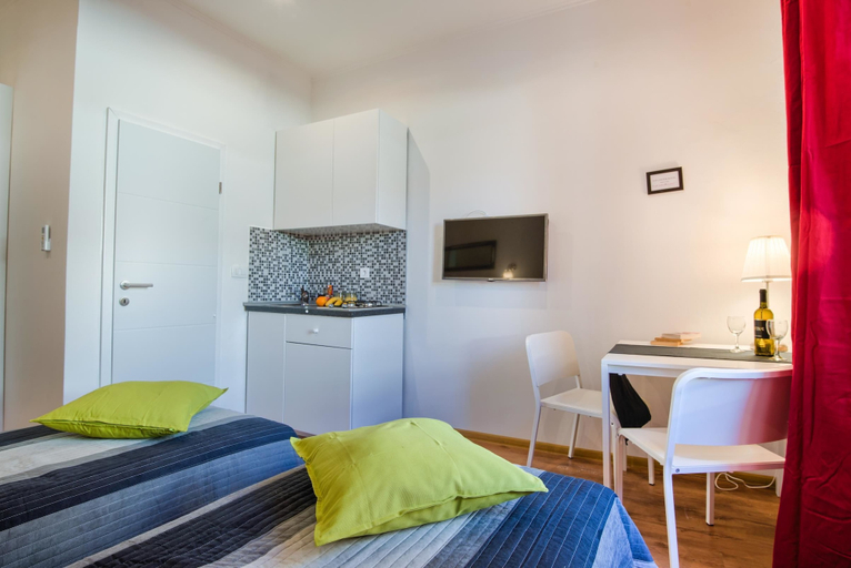 Bedroom 3, Top Center Rooms & Studio, Pula