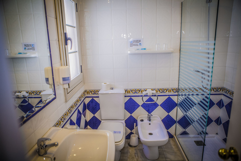 Bathroom 4, Hotel Doña Blanca, Cádiz