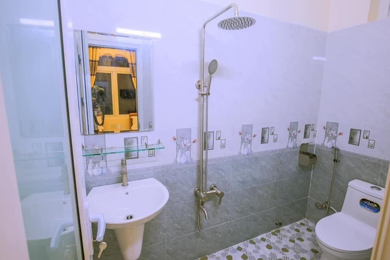 Bathroom, Gia Thinh Hotel, Lý Sơn