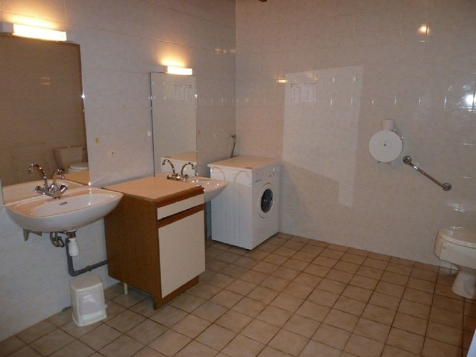 Bathroom 5, Domaine des Garennes, Dordogne