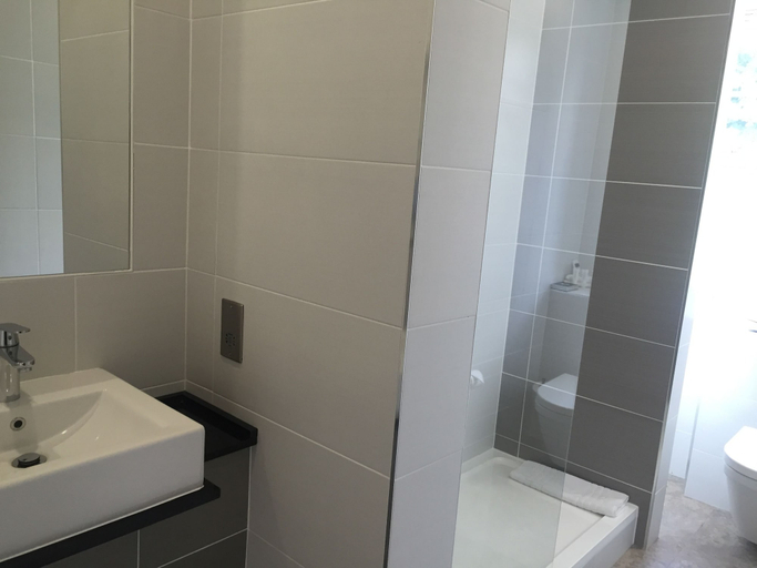 Bathroom 4, Best Western Chilworth Manor Hotel, Hampshire
