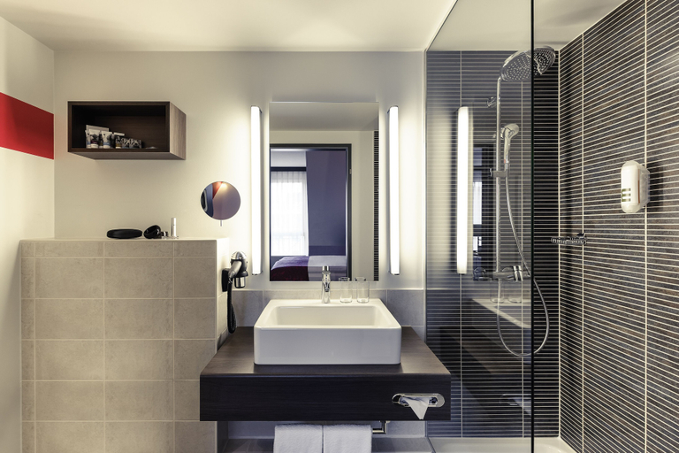 Bathroom 5, Mercure Hotel Wuerzburg am Mainufer, Würzburg