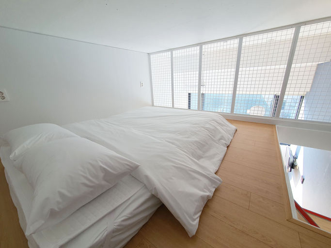 Bedroom 2, Yolo Guesthouse - Hostel, Jung