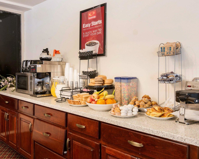 Food & Drinks 3, Econo Lodge Petersburg - Fort Lee, Petersburg