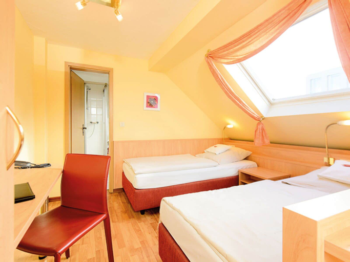 Bedroom 4, Hotel Europa, Bonn