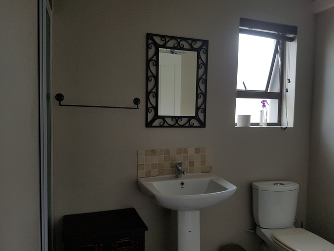Bathroom 4, Melkbosch Guesthouse, City of Cape Town
